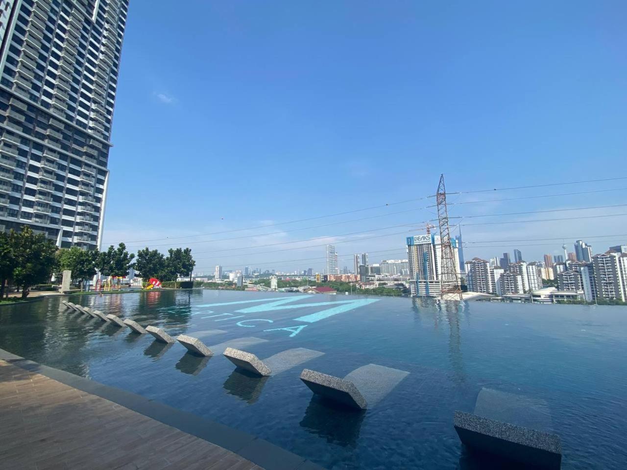 Pangsapuri 4br Cozy Mvertica Near Mrt By Rumabnb Kuala Lumpur