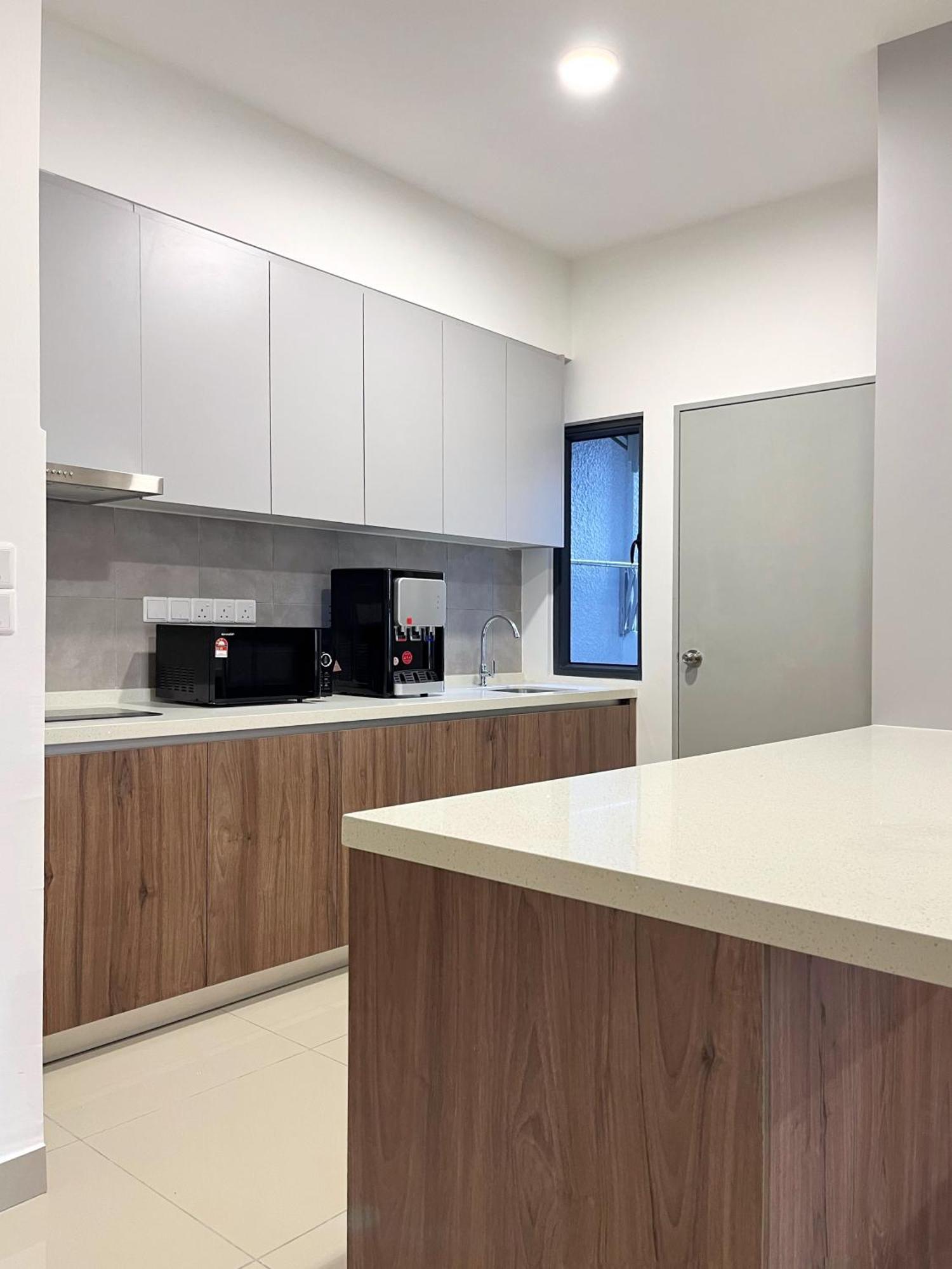 Pangsapuri 4br Cozy Mvertica Near Mrt By Rumabnb